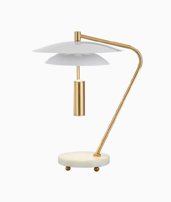 Iconic Table Lamp 아이코닉 테이블 램프